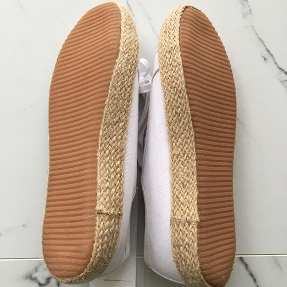 Coast Summer Sneakers. White. Size US 10. - Picture 2 of 3